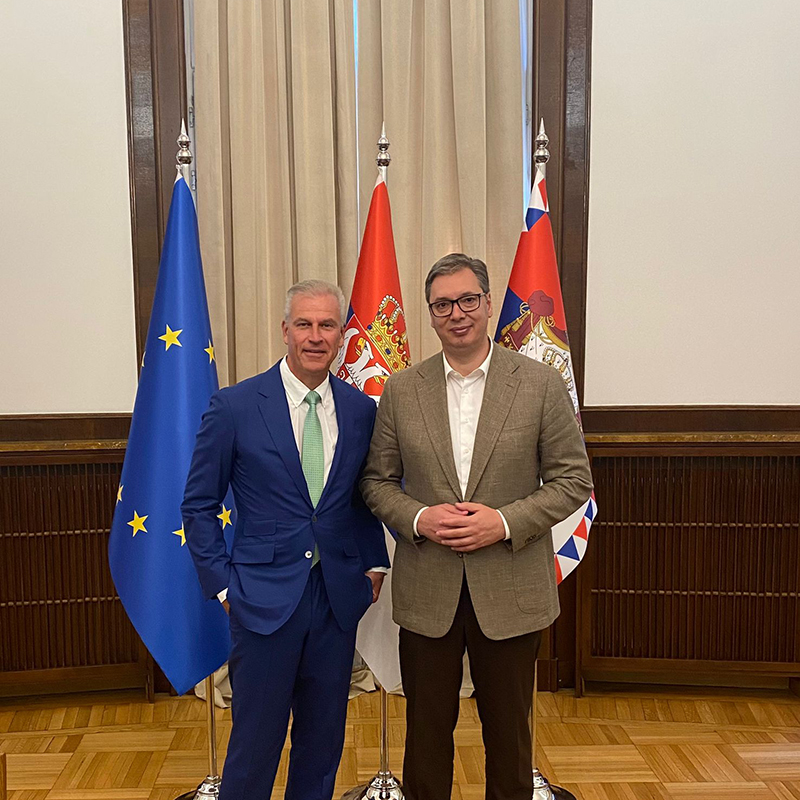 El Dr. Peter Mrosik se reúne con el presidente de Serbia, Aleksandar Vučić